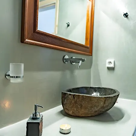 White Cave With Outdoor Hot Tub Apartment Megalochori (Santorini)