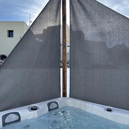 White Cave With Outdoor Hot Tub Apartment *